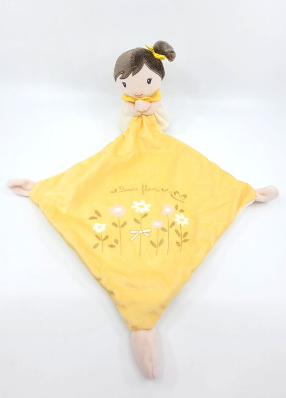  poupée jaune bisou fleuri 30 cm 